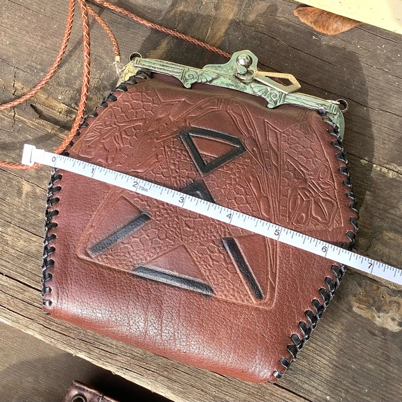 Vintage Art Nouveau Tooled Leather Purse - Picture 6 of 6